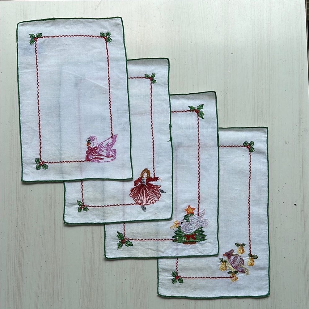 Embroidered Holiday Napkins Set